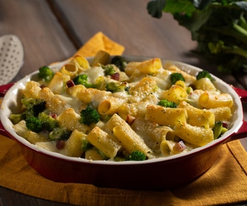 Gebackene Pasta mit Brokkoli und Speck