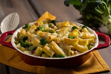 Gebackene Pasta mit Brokkoli und Speck