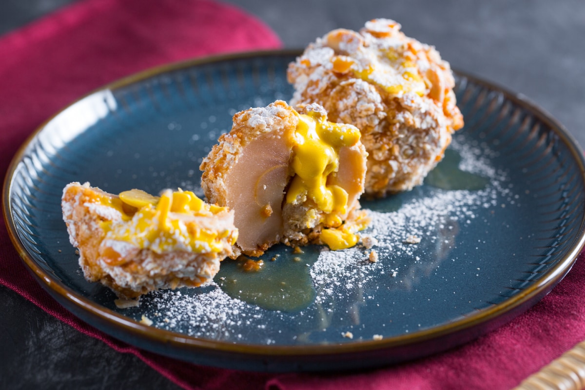 Dessert mit Annurca-Äpfeln und Zabaione