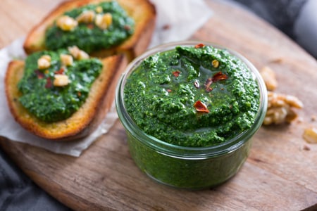 Schwarzkohlpesto