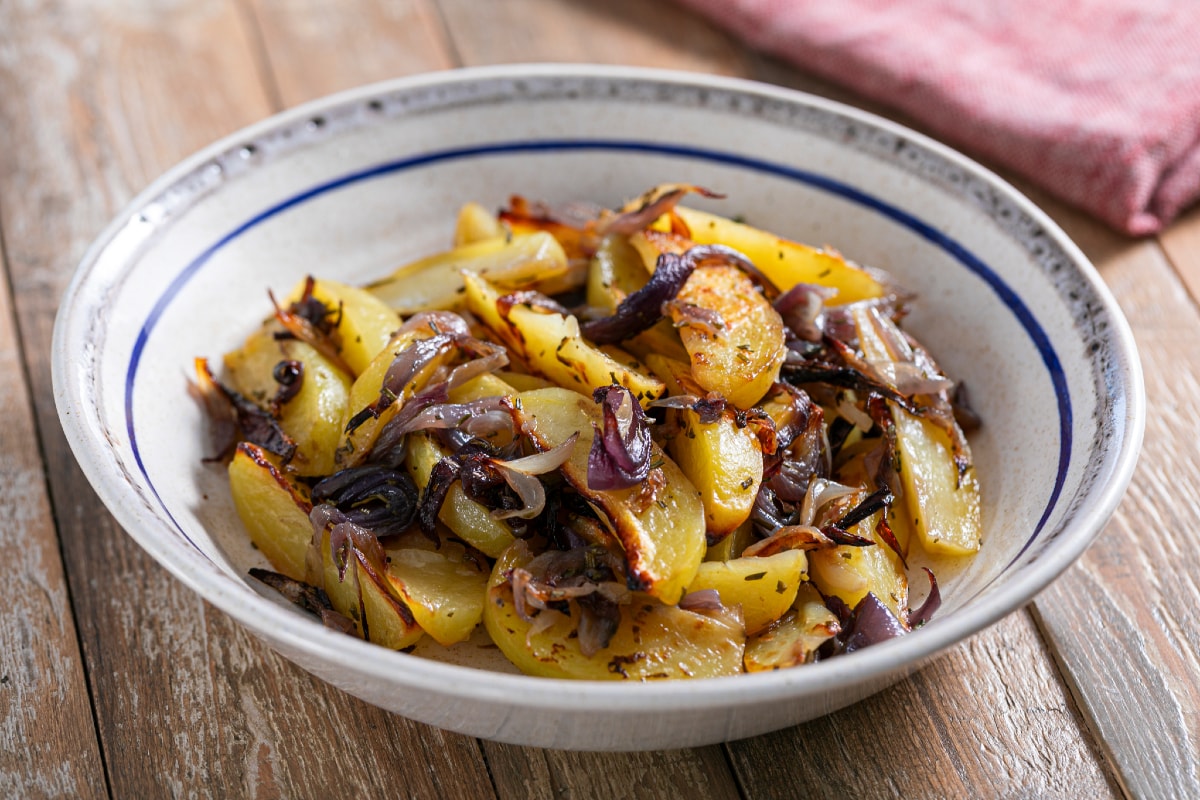 Kartoffeln und Zwiebeln aus dem Ofen