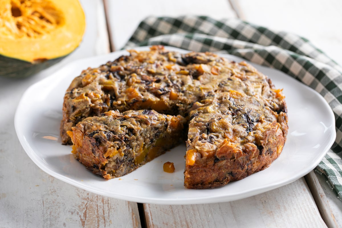 Herzhafter Kuchen mit Kürbis und Radicchio