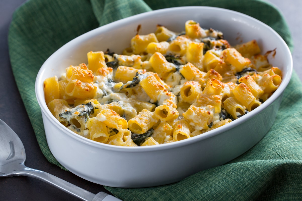 Nudeln mit Feta und Spinat aus dem Ofen