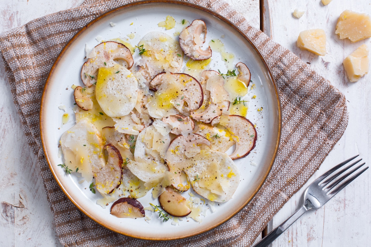 Steinpilz- und Parmesan-Salat