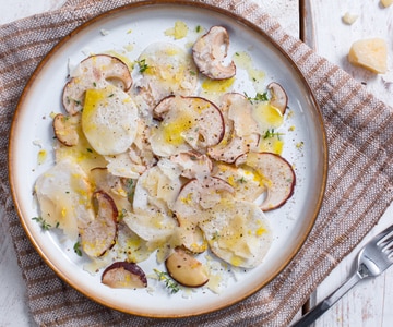 Steinpilz- und Parmesan-Salat