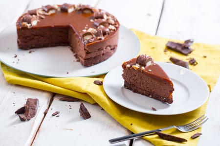 Käsekuchen mit Schokolade und gesalzenem Karamell