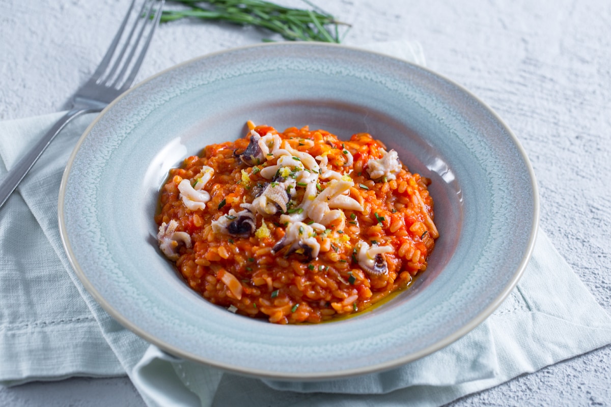Risotto mit Tintenfischen und Tomaten
