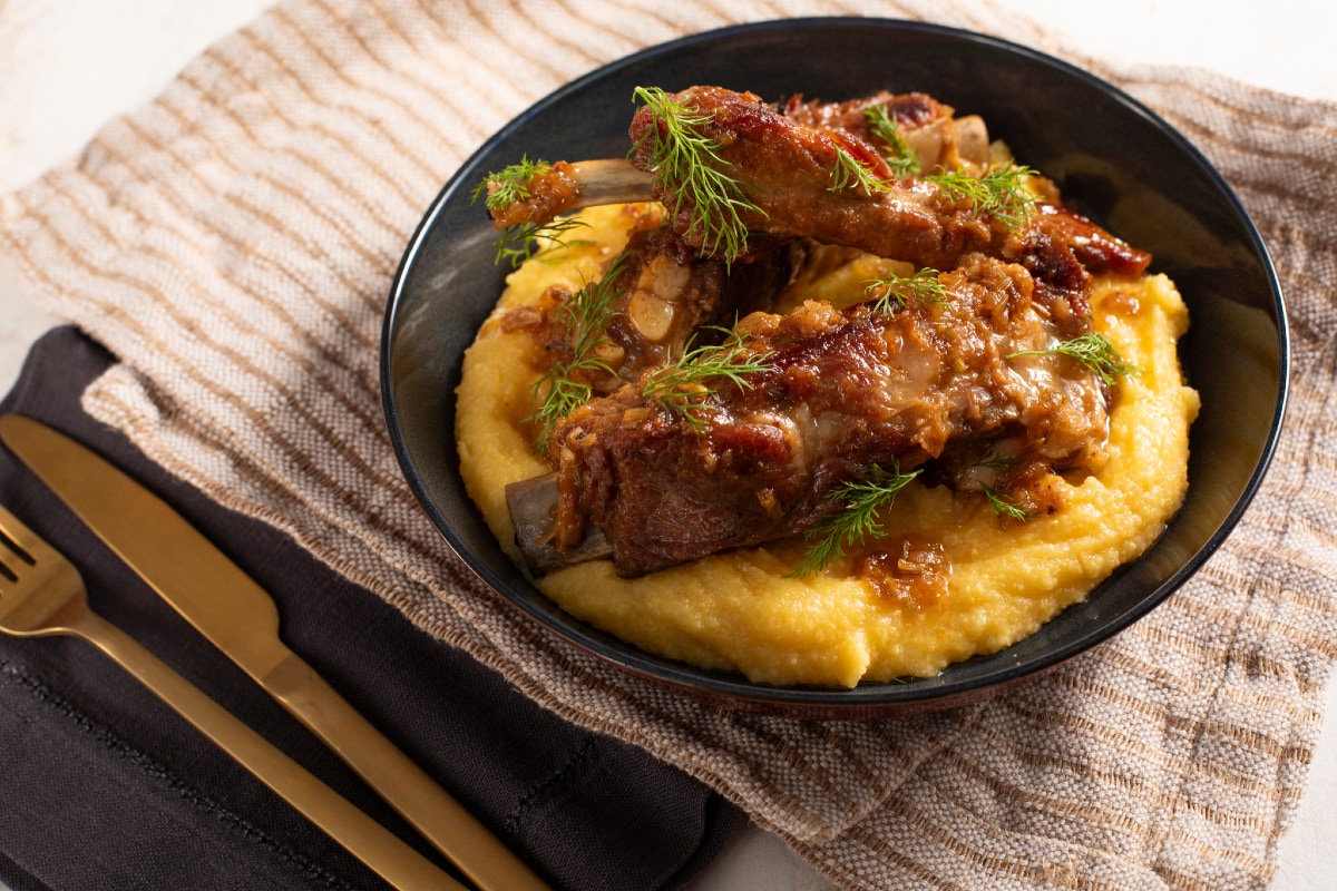 Schweinerippchen mit Weißwein und wildem Fenchel