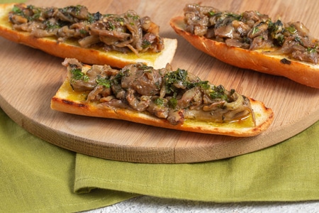 Gegrillte Auberginenboote