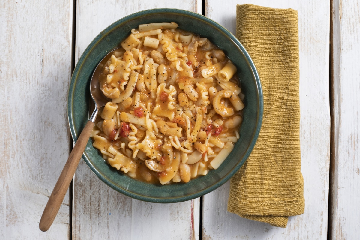 Pasta und Bohnen auf neapolitanische Art