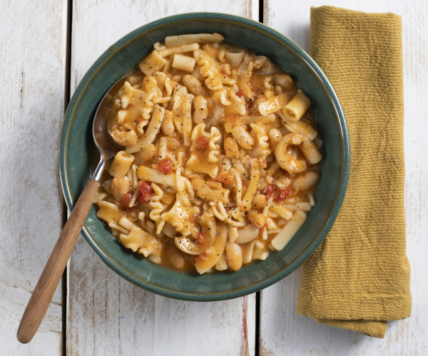 Pasta und Bohnen auf neapolitanische Art