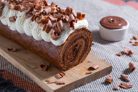 Kakaorolle mit Sahne und Nutella