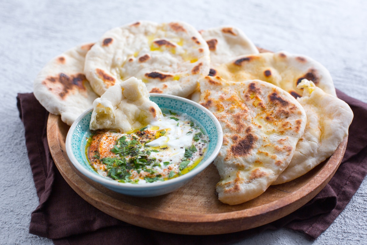 Naan-Brot mit Joghurt