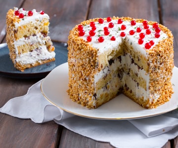 Panettone gefüllt mit Sahne und Mascarpone