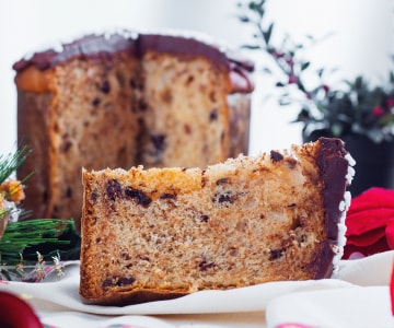 Panettone mit Sauerkirschen und Schokolade