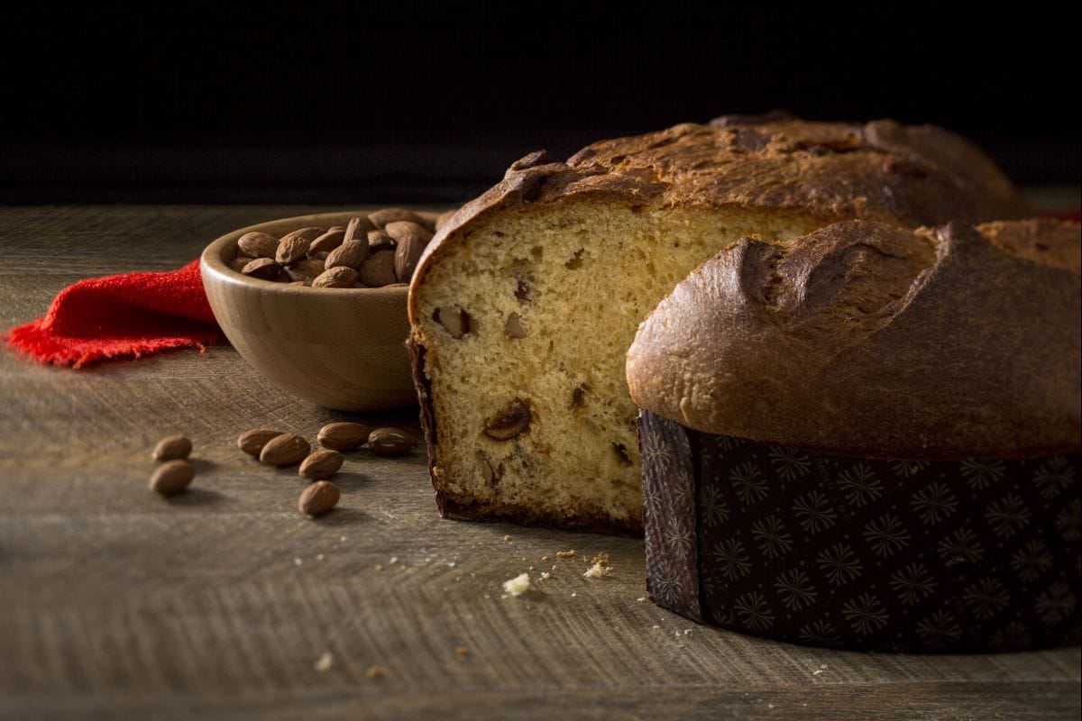 Panettone mit Feigen und Mandeln