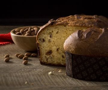 Panettone mit Feigen und Mandeln