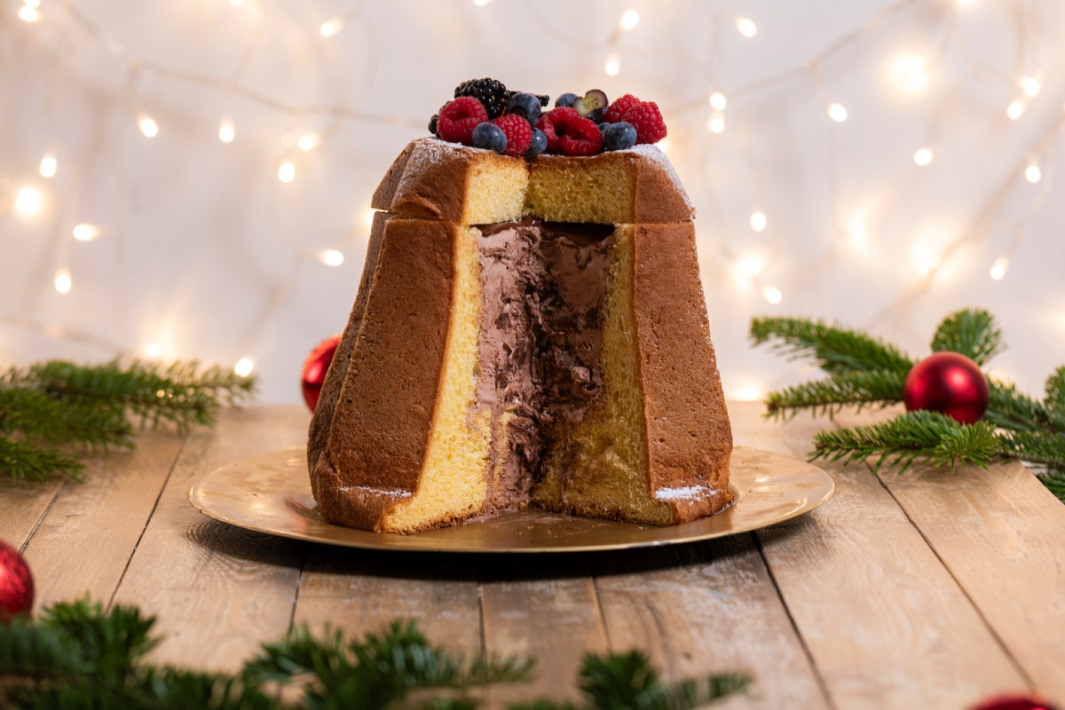 Pandoro gefüllt mit Nutella-Eis