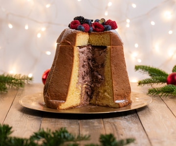 Pandoro gefüllt mit Nutella-Eis