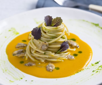 Spaghetti mit Venusmuscheln, Kürbissauce und Mandarinenmostarda