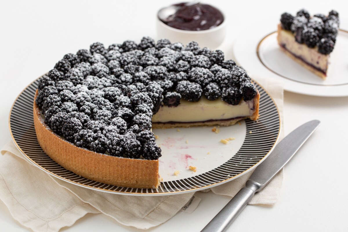 Brombeertorte mit weißer Ganache