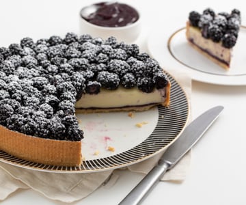Brombeertorte mit weißer Ganache