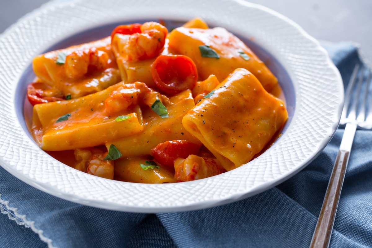 Paccheri mit Provola und Garnelen