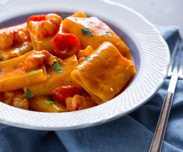 Paccheri mit Provola und Garnelen