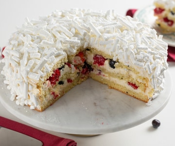 Biskuit mit Chantilly und Waldfrüchten