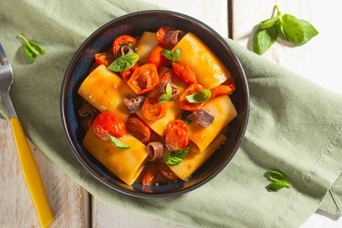 Paccheri mit Sardellen und Kirschtomaten