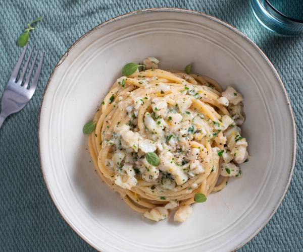 Pasta mit weißem Fischragout