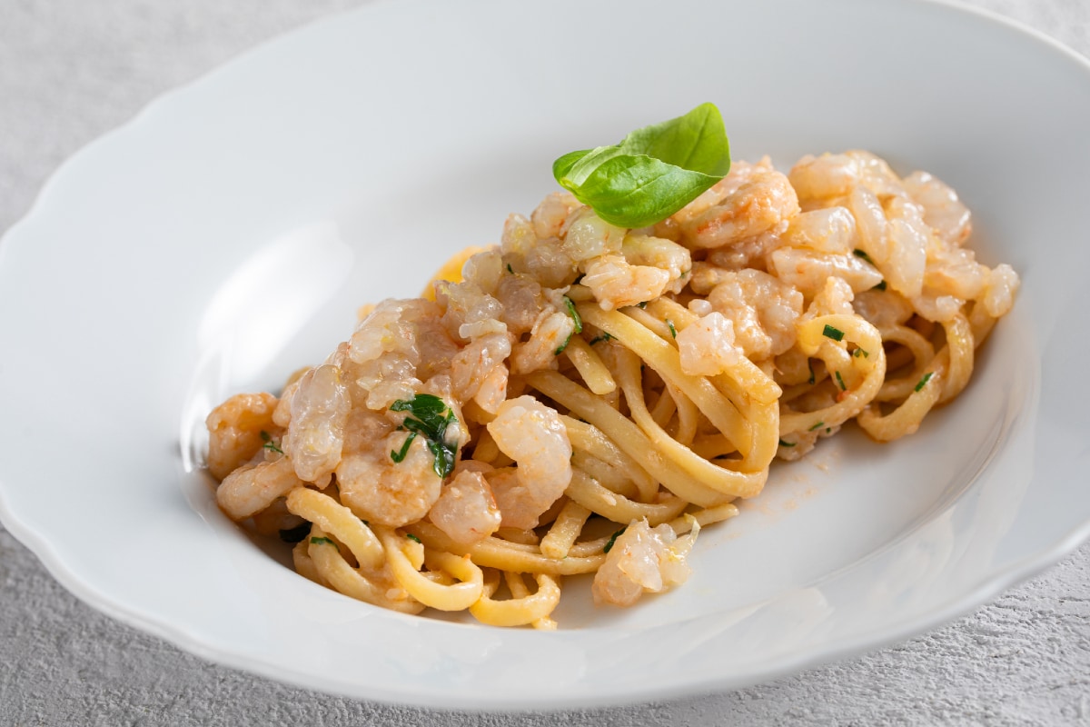 Linguine mit Knoblauch, Öl und Chili mit Garnelen