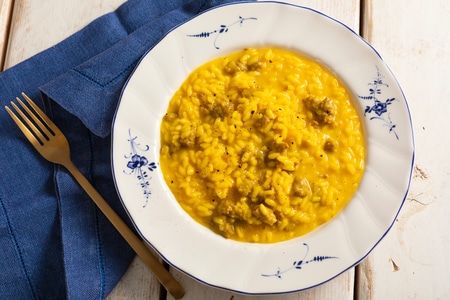 Risotto mit Wurst und Safran