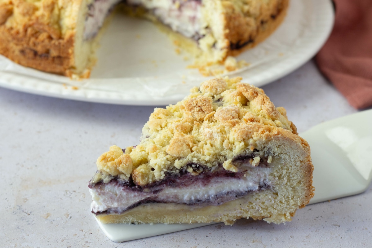 Bröselkuchen mit Ricotta und Marmelade