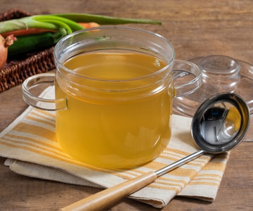 Gemüsebrühe aus der Mikrowelle