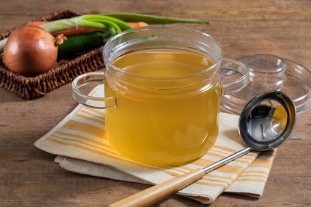 Gemüsebrühe aus der Mikrowelle