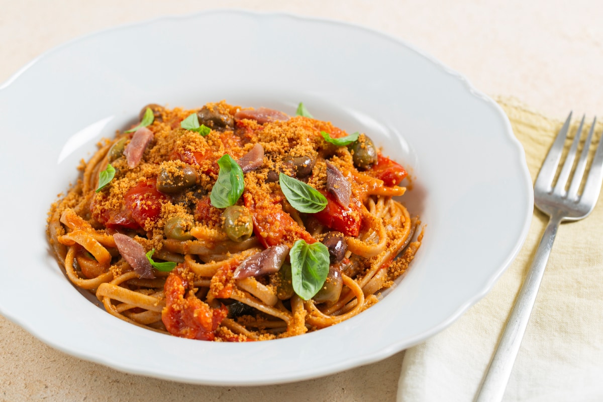 Kalabrische Stroncatura mit Kirschtomaten und Sardellen