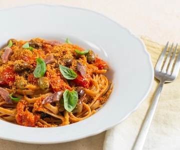 Kalabrische Stroncatura mit Kirschtomaten und Sardellen