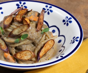Spaghetti mit Auberginen, Pecorino und Miesmuscheln
