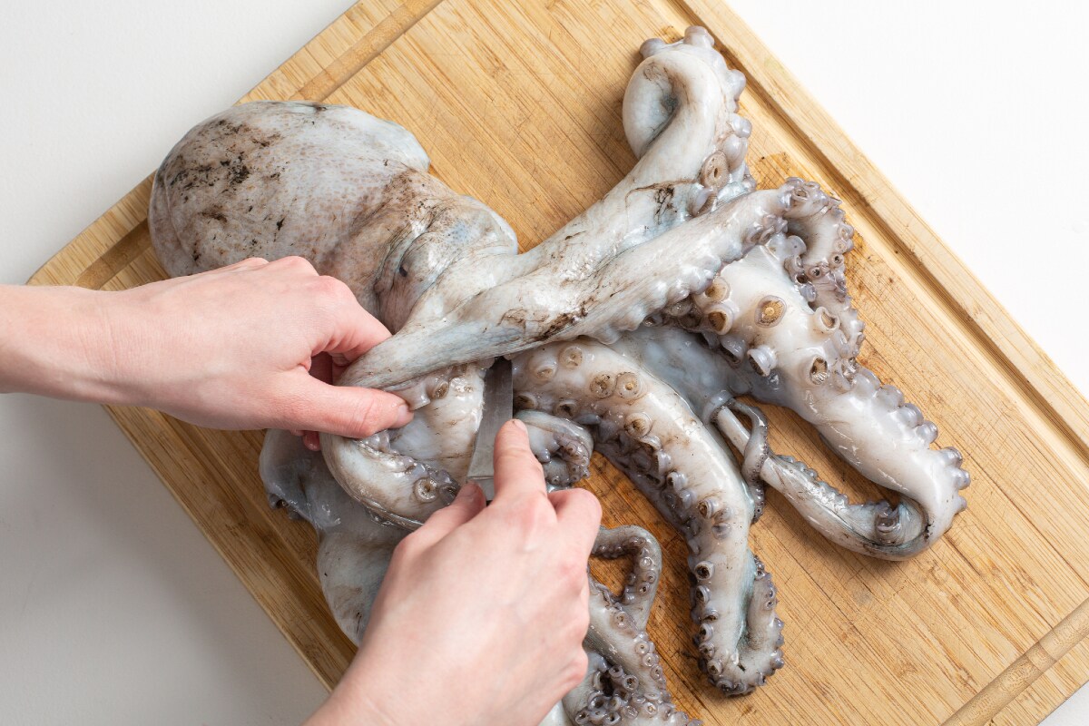 Wie man Oktopus reinigt und kocht