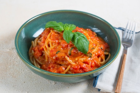 Spaghetti mit drei Tomaten