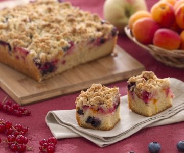 Streuselkuchen mit Sommerfrüchten