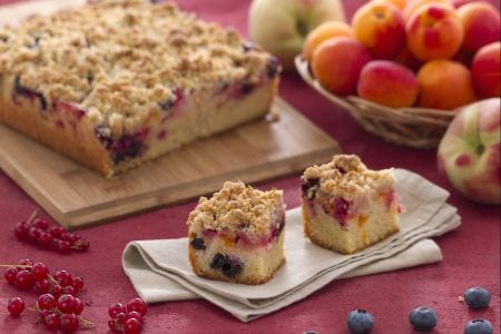 Streuselkuchen mit Sommerfrüchten