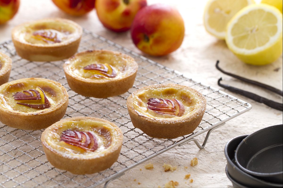 Törtchen mit Pfirsichen und Creme