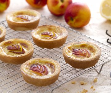 Törtchen mit Pfirsichen und Creme