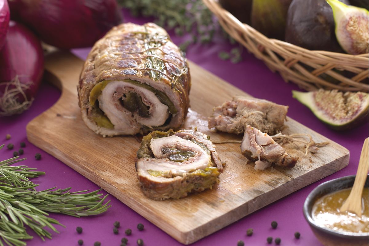 Gefüllter Braten mit Feigen und Rohschinken