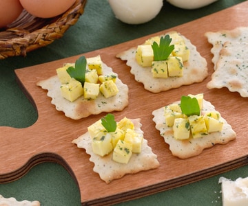 Blätterteig mit Oliven und Omelettwürfeln