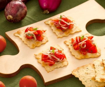 Blätterteig mit Oliven, Zwiebeln und Kirschtomaten