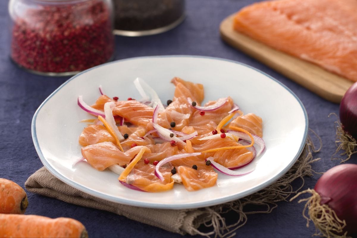 Lachs in Marinade mit Gemüse-Julienne