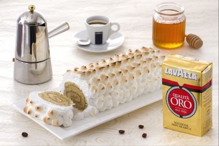 Kaffee-Baumstamm mit flambierter Baiser
